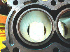 �V�����_�[�u���b�N�{�[�����O�F�G���W���I�[�o�[�z�[��