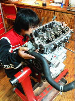 �V�����_�[�w�b�h�g�t���F�G���W���I�[�o�[�z�[��